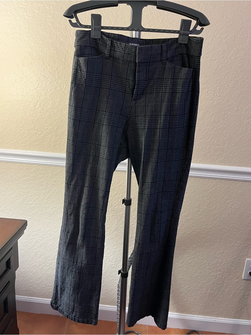Old Navy Black and Gray Plaid Women’s Pants